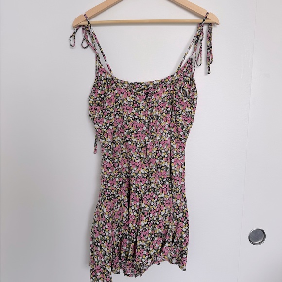 ASOS DESIGN flippy cami romper in ditsy floral - Picture 2 of 4